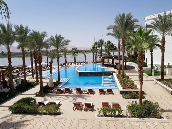 Piscina do Hotel Hilton Luxor Resort and Spa