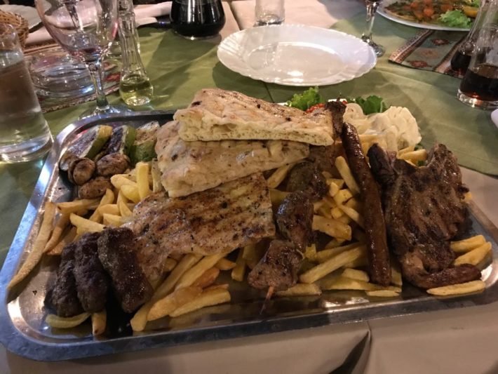 Mix de Carnes no Restaurante Sadrvan, Mostar