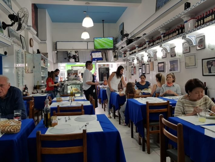 Mesas no Restaurante Acrópolis, Bom Retiro, São Paulo