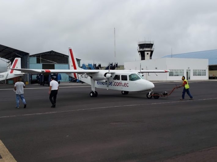 Aeronave da Emetebe: trajeto entre as Ilhas de Galápagos, Equador