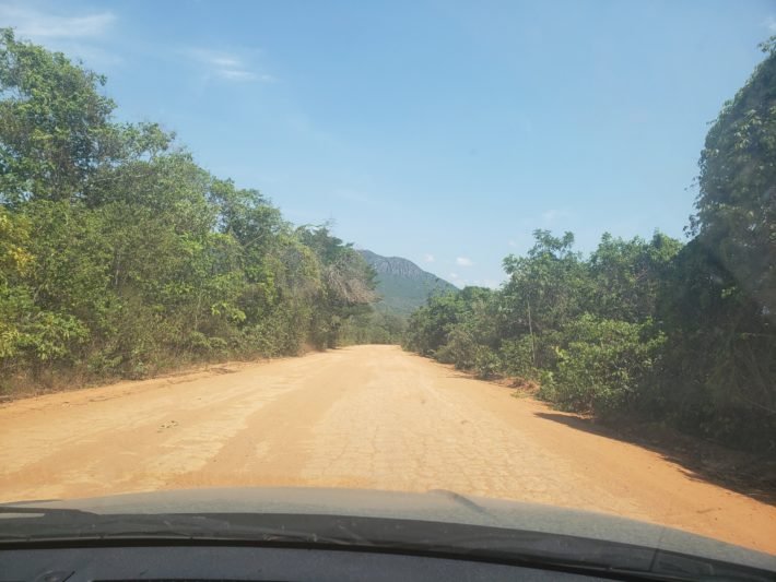 Estrada não pavimentada a partir de Cavalcante até o Povoado Engenho II