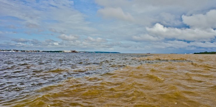 Encontro das águas entre os rios Amazonas e Tapajós