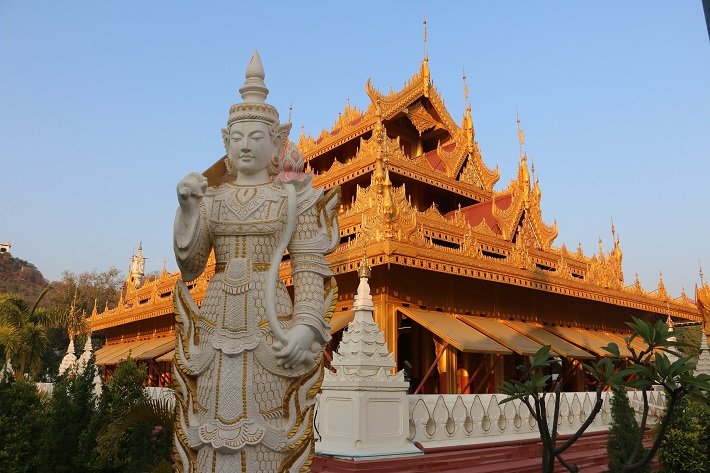 Santuário Mandalay BoeBoe Gyi, Mandalay, Myanmar