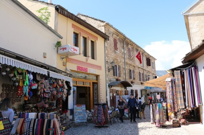 Pelas ruas da cidade antiga de Mostar