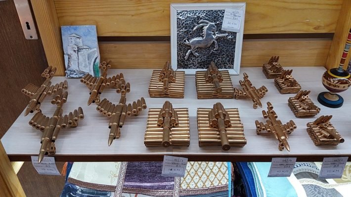Souvenirs feitos de projéteis, Mostar