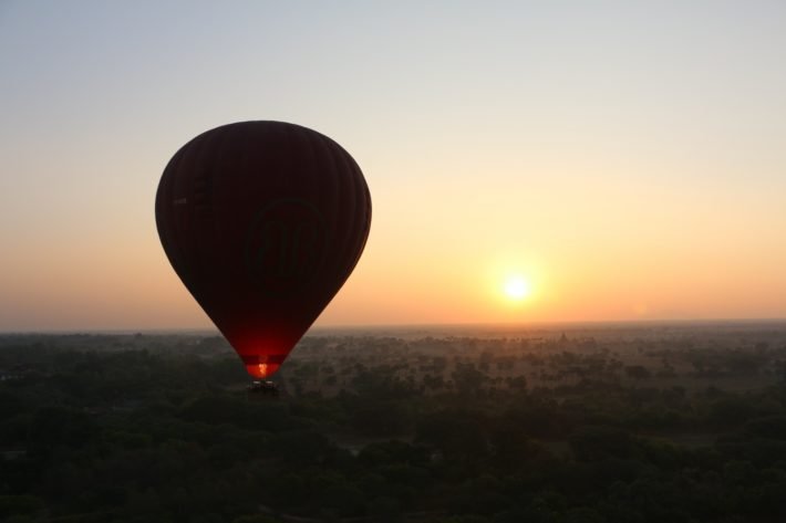 Voo de Balão por Bagan, Nascer do Sol, Myanmar