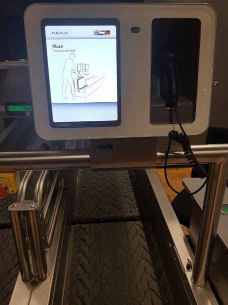 Depósito automático de maletas en el aeropuerto de Helsinki