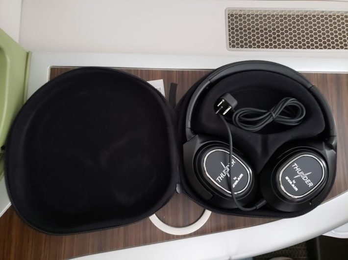 noise-canceling headphones, Eva Air Business Class