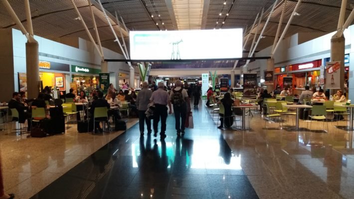 Mesas da Praça de Alimentação, Terminal do Aeroporto de Brasília