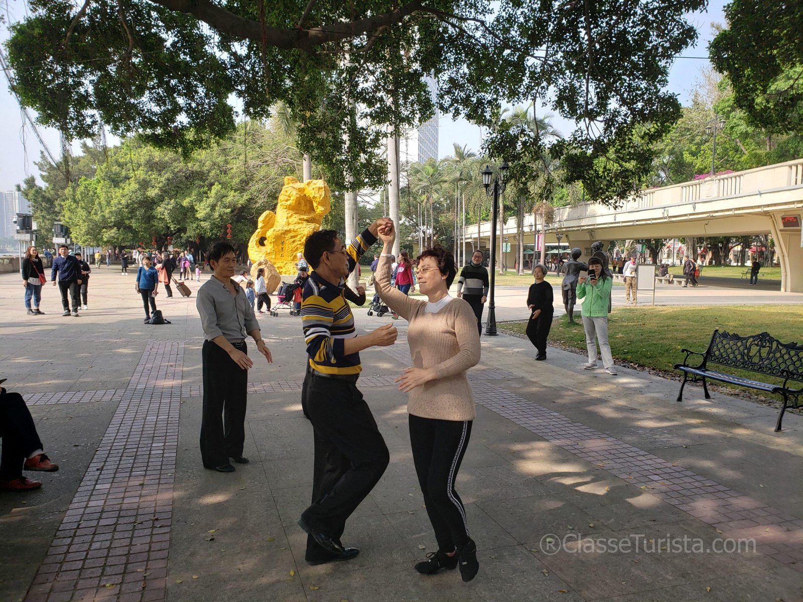 Things to do in Guangzhou: 7 amazing places to visit 12 Dançando na Shamian Island, Guangzhou