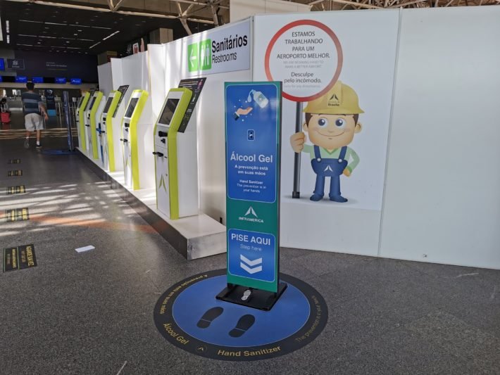 Aeroporto de Brasília: Totens de Check-in e Álcool Gel