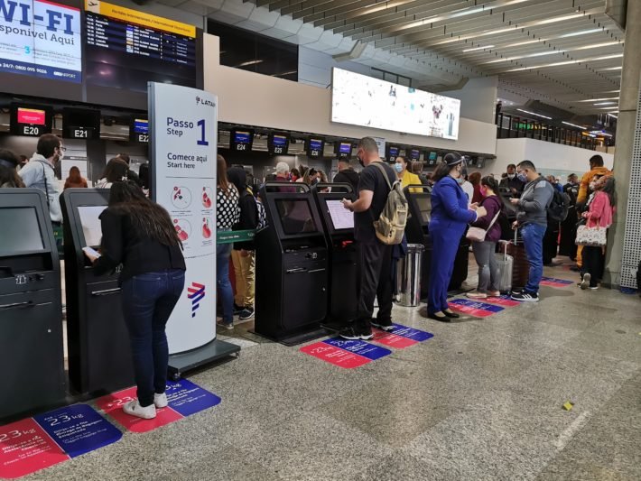Aeroporto de Guarulhos: totens de check-in na Asa E