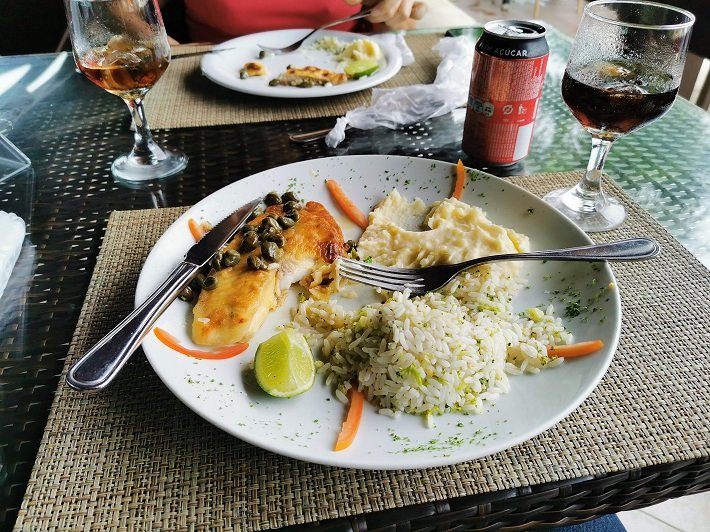 Almoço no Serrambi Resort: Peixe com Purê e Arroz com Brócolis