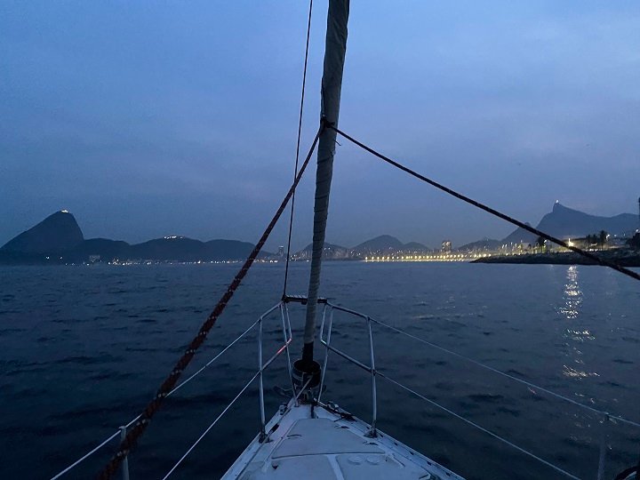 Rio de Janeiro iluminado, fim do passeio, veleiro, sail in rio, Rio de Janeiro