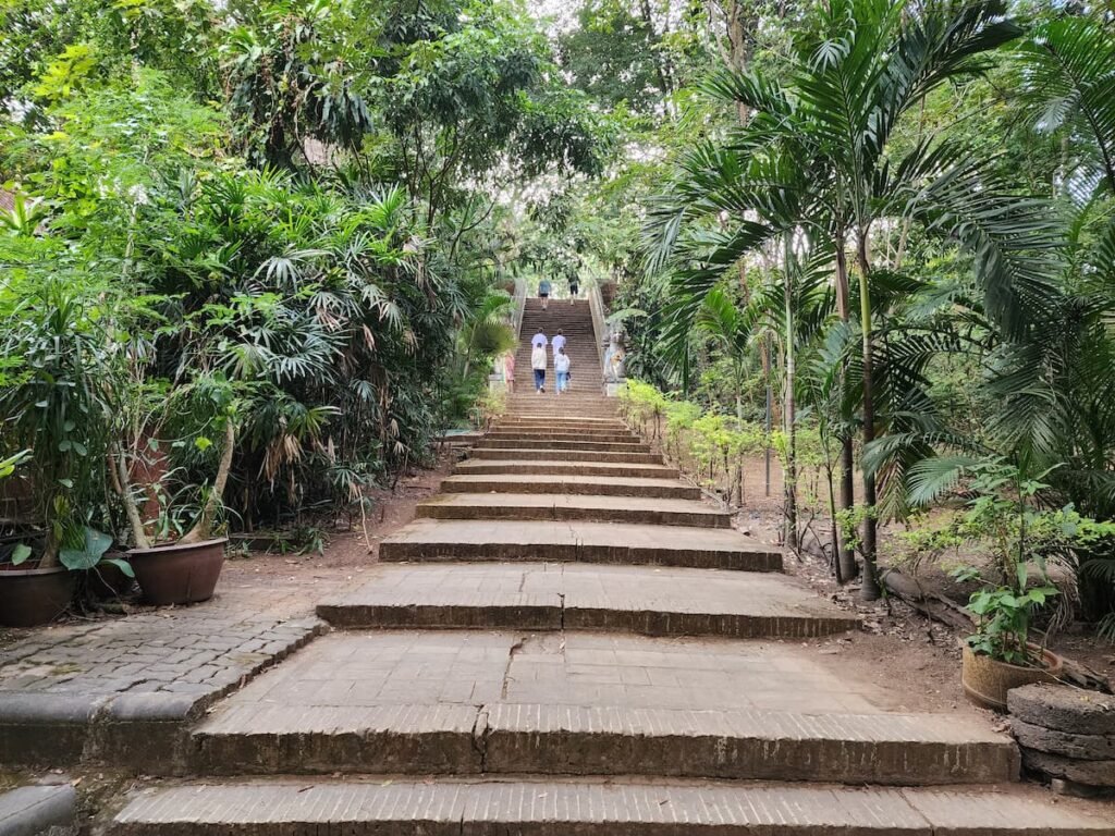 Escadaria do Wat Umong, Chiang Mai