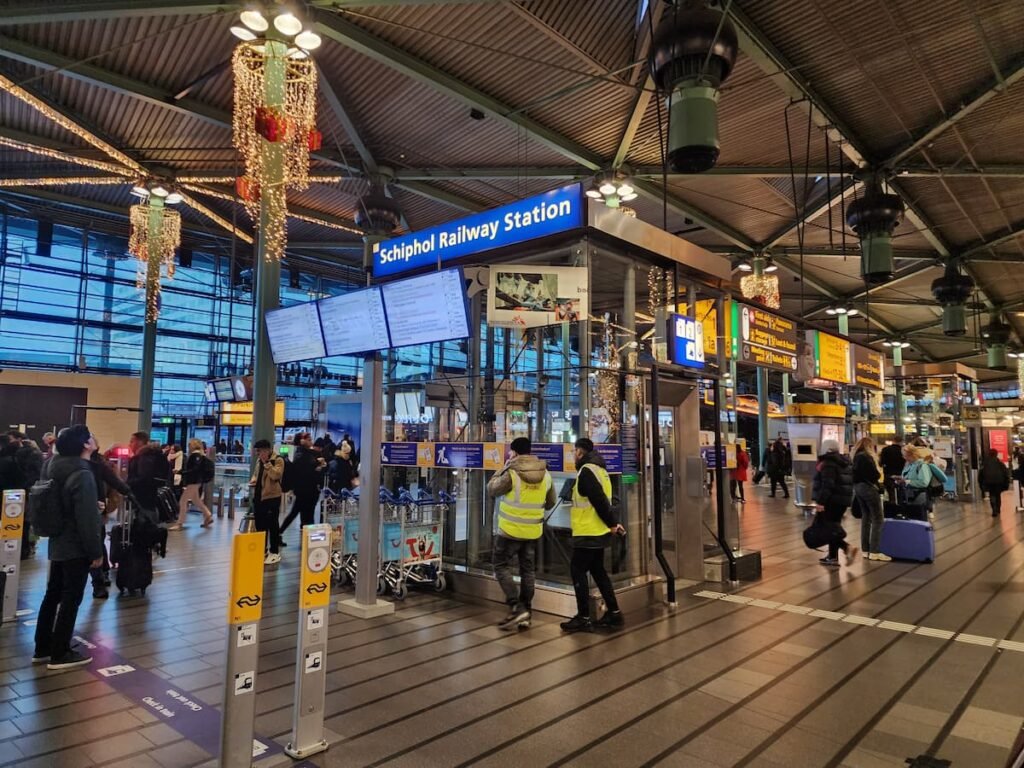 Schiphol Railway Station, Amsterdã